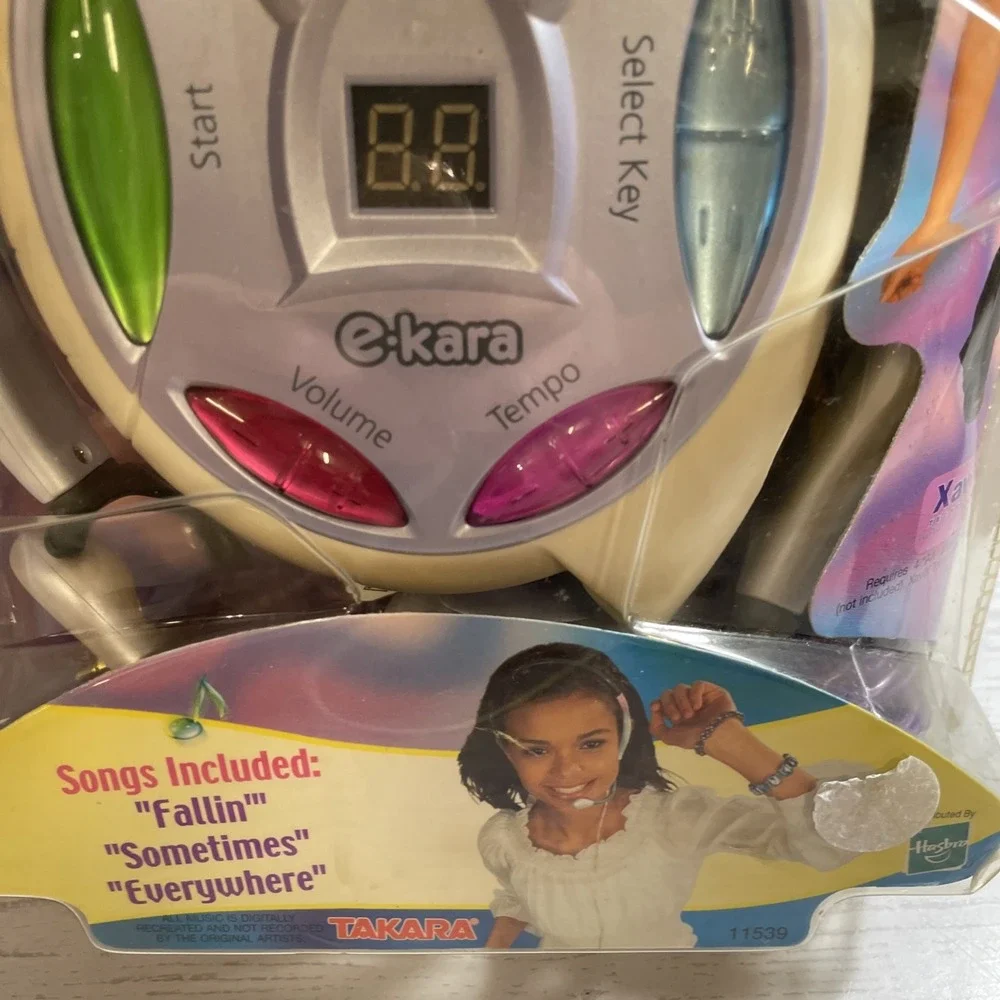 VTG E-Kara Karaoke Pro Headset Plug‎ & Play Karaoke Sealed Hasbro Takara Britney